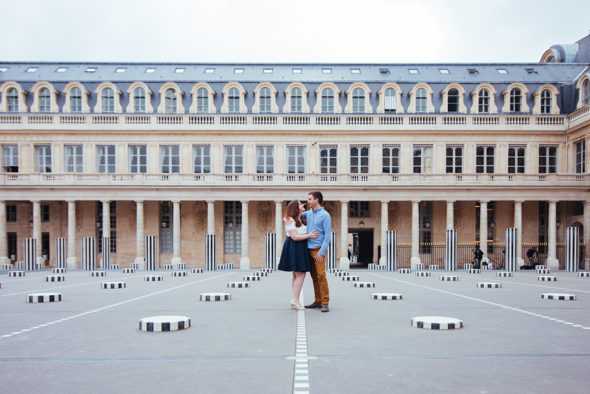 seance-engagement-paris-maldeme-photographe-palais royal-4